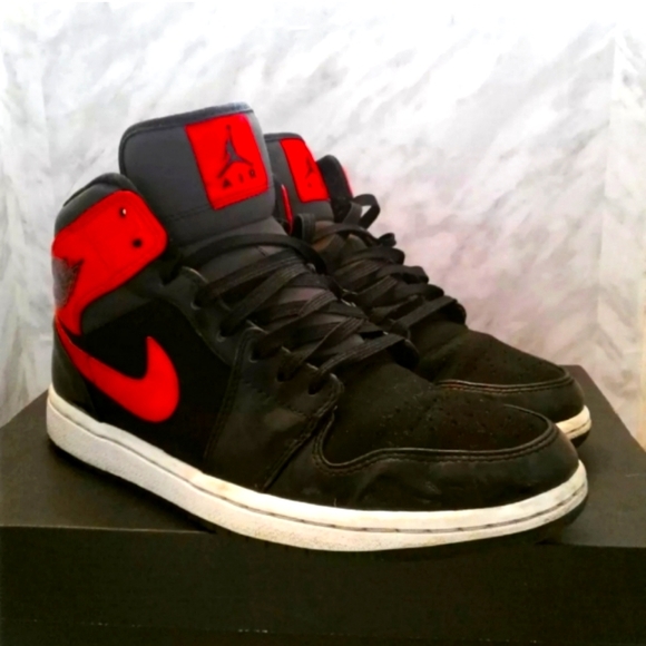 Nike Air Jordan 1 Mid 'Gym Red' Men's Sneaker Size 9 Black Red Bred 554724-024 - Picture 1 of 6